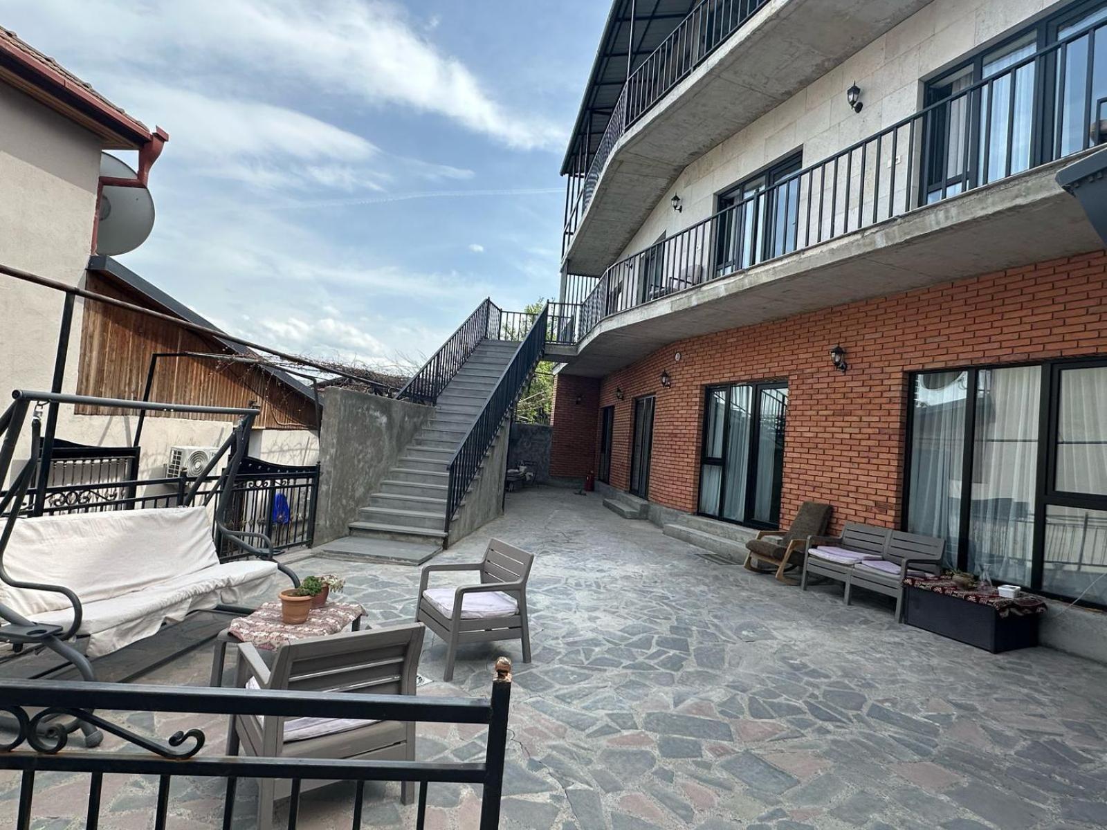 אחלציחה Hotel Terrace Rabath מראה חיצוני תמונה